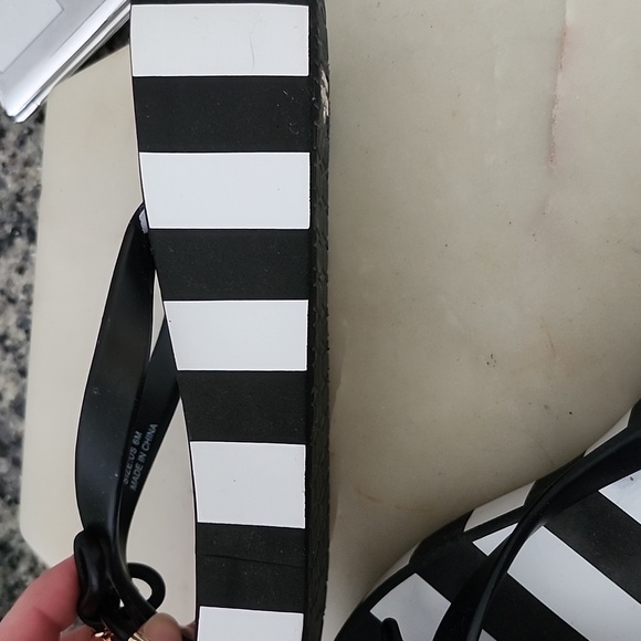Kate Spade Rhett Black & White Wedge Flip Flops Size 6 - Picture 12 of 14